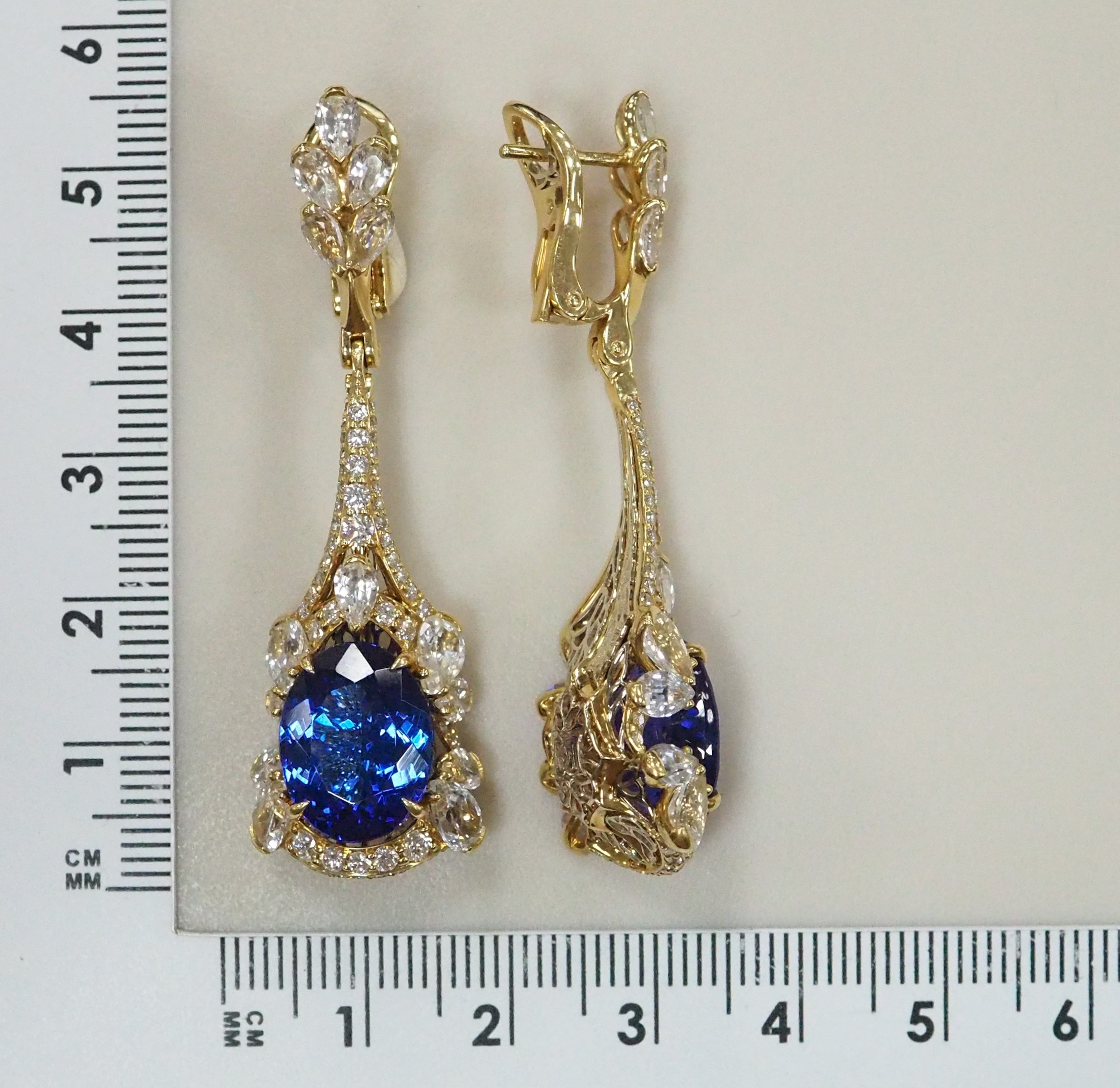 Серьги из желтого золота с танзанитами